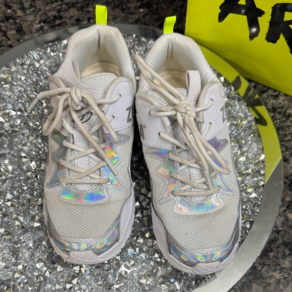 Zumba Fitness White leather Sneakers with Iridescent Accents EUC 5 - Picture 10 of 13
